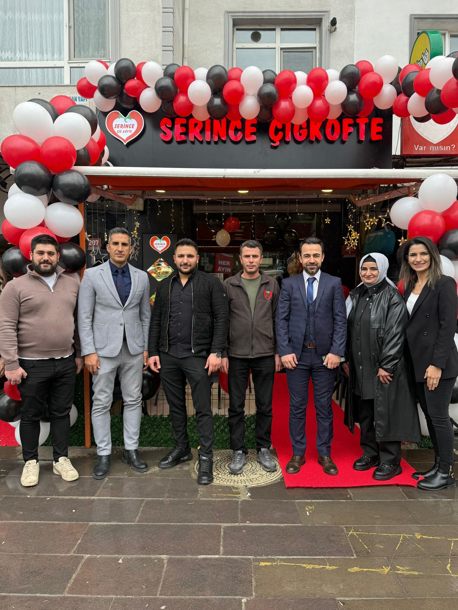 İş değişikliği yapmak isteyen biri için Serince Çiğköfte bayiliği, 2026’da “düşük sermayeyle kendi işini kurma” tarafında değerlendirilen modellerden biri.