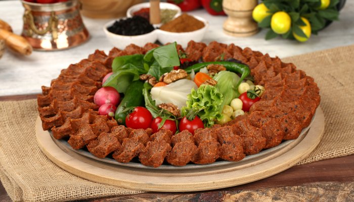 Dört-Beş Kişilik Bir Aile' ye Ne Kadar Çiğ Köfte Yeterlidir?