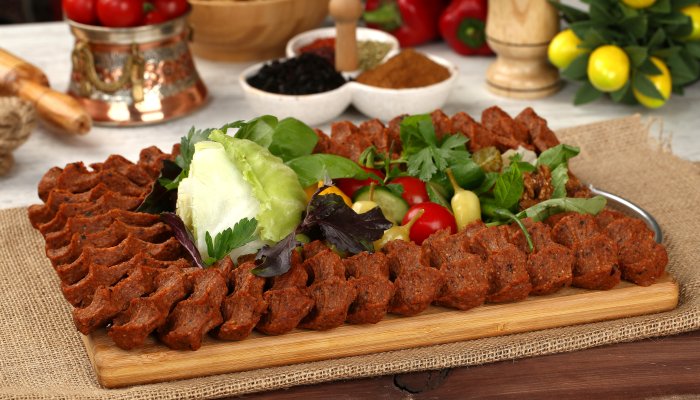 ÇİĞ KÖFTENİN VAZGEÇİLMEZİ AYSBERG FİYATLARINA NELER OLUYOR?