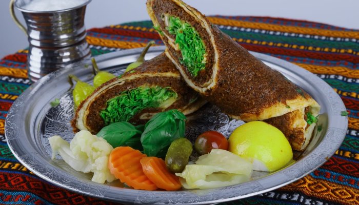 YAĞLI DÜRÜM ÇİĞ KÖFTE NASIL YAPILIR?