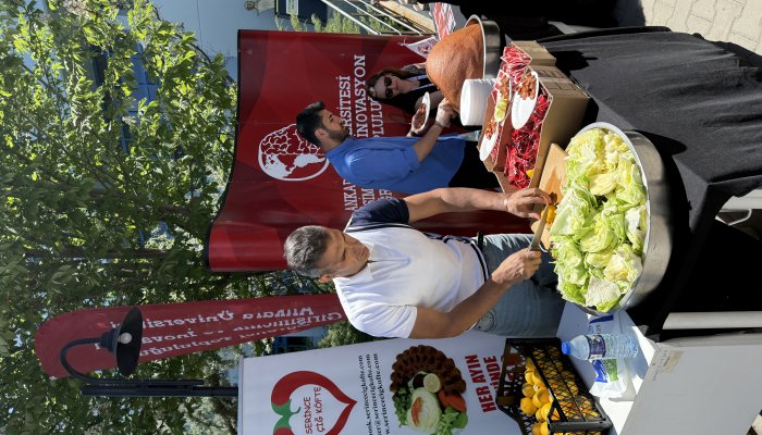 Gazi üniversitesi bahar etkinliği de Çiğköfte ziyafeti 