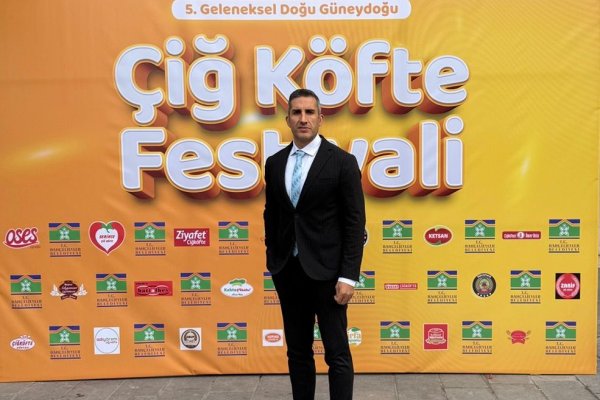 Bahar Şenliklerinin Vazgeçilmez Lezzeti:  Çiğ Köfte
