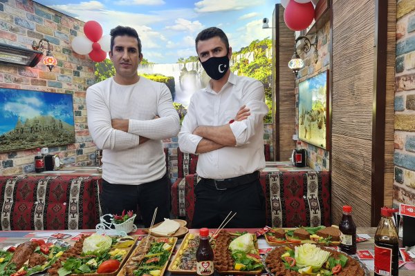 Mezeler ve Çiğ Köfte: Sofraların Vazgeçilmez Lezzet Uyumu | Serince Çiğ Köfte   Çiğ Köfte ve Mezeler Neden Birbirini Tamamlar?